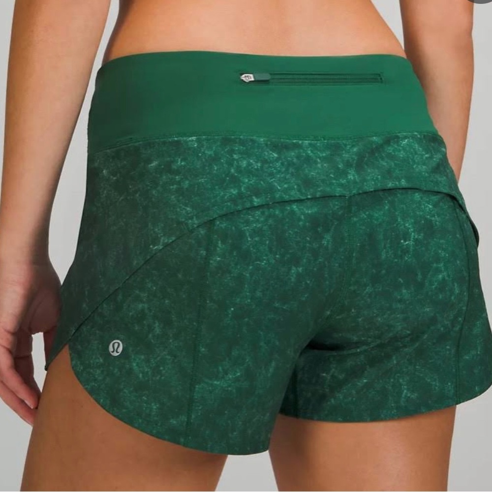 LuluLemon Everglade Green Speed Up Shorts 2.5”